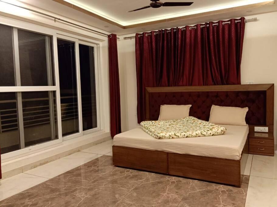 Pine Peak Villa Kasauli Kültér fotó
