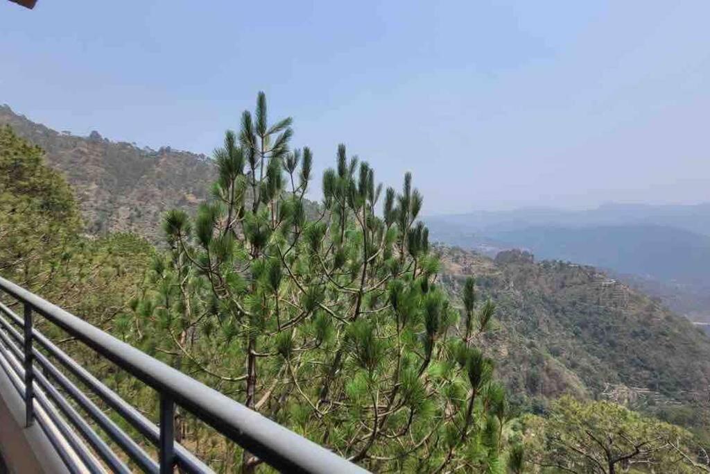 Pine Peak Villa Kasauli Kültér fotó