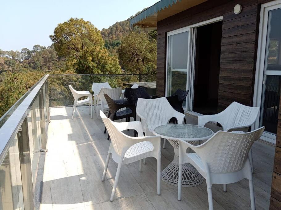 Pine Peak Villa Kasauli Kültér fotó