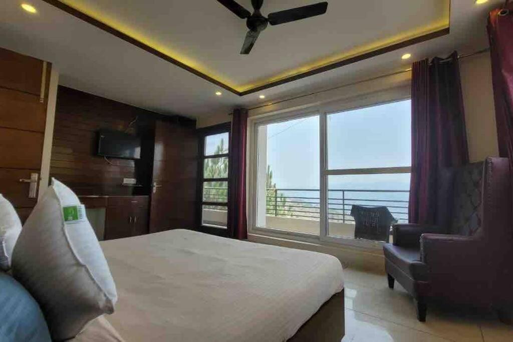 Pine Peak Villa Kasauli Kültér fotó